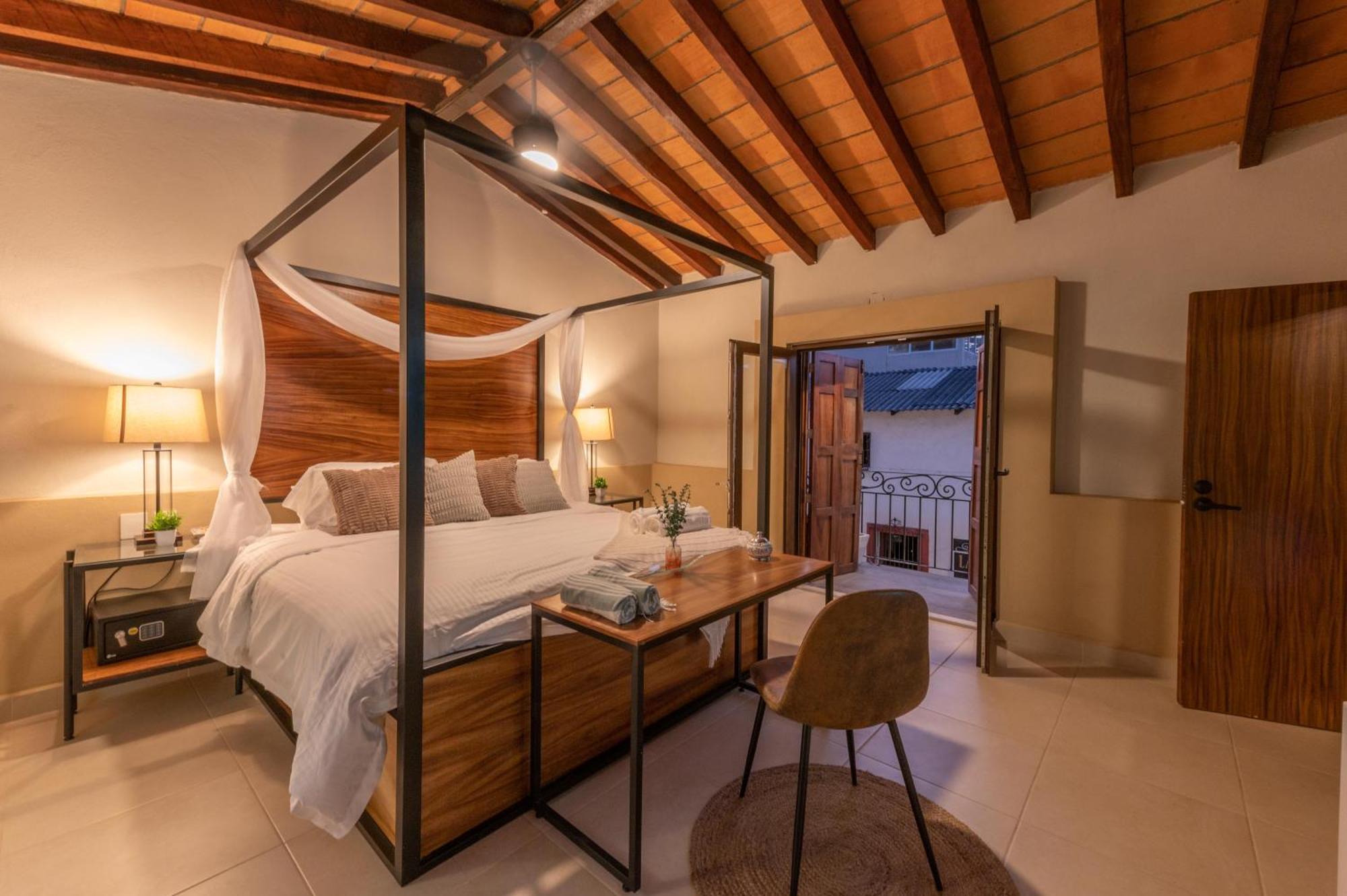 Hotel Casa Victoria Malecon - Adults Only à Puerto Vallarta Extérieur photo